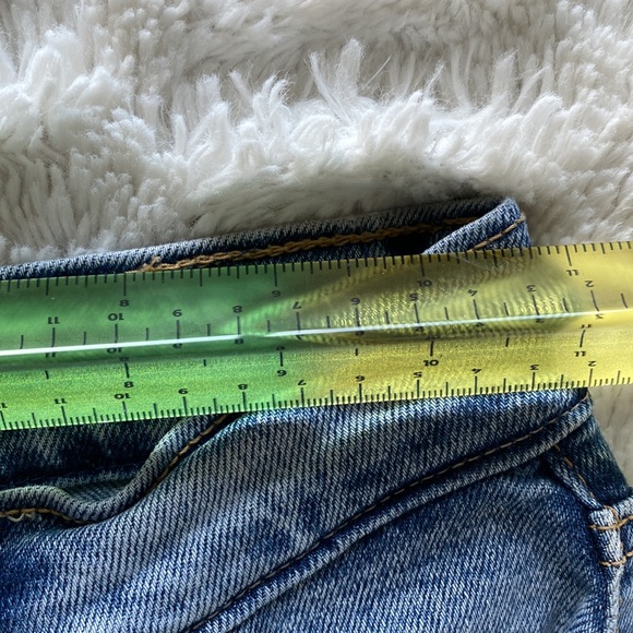 Levi’s Ribcage Straight Ankle Jean - Picture 7 of 10